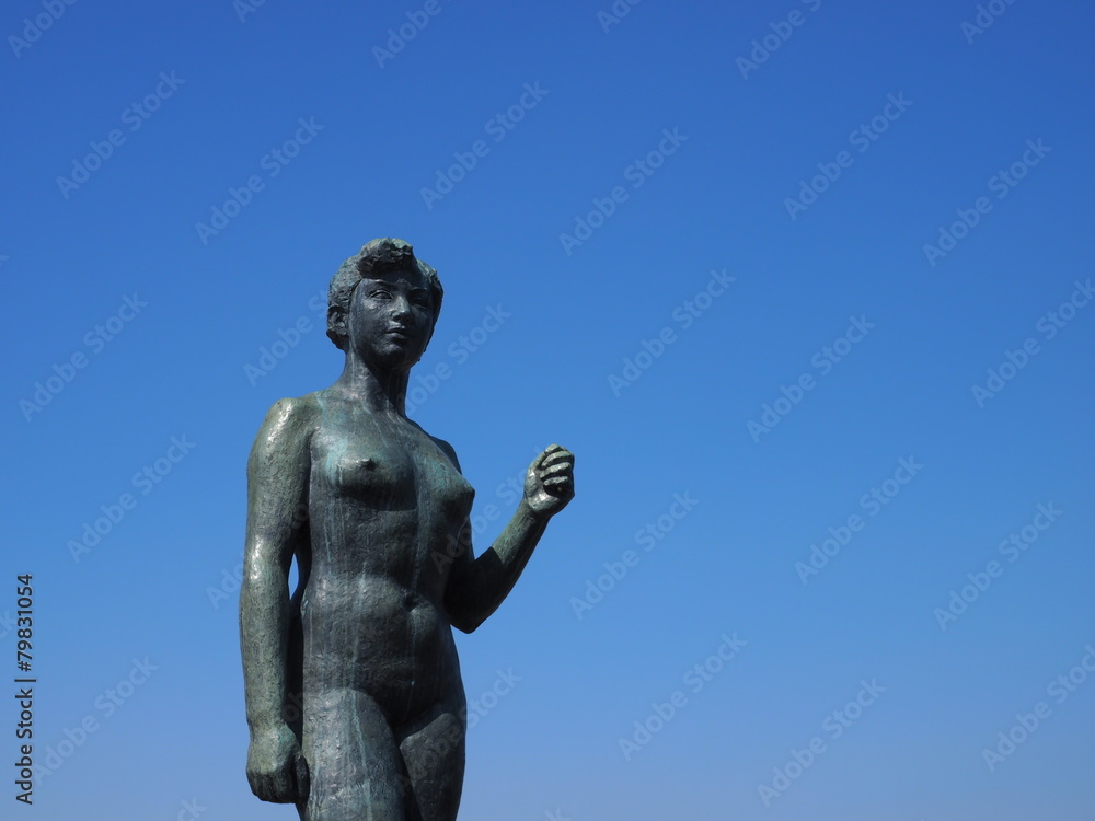 裸婦の銅像