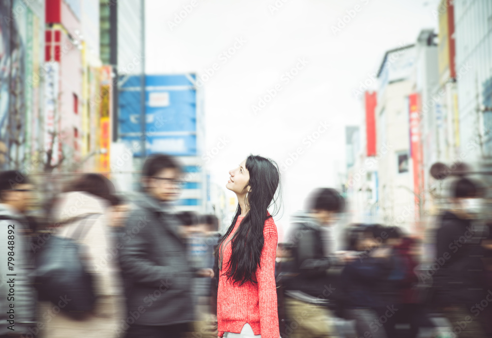 Naklejka premium woman walking on the streets of tokyo