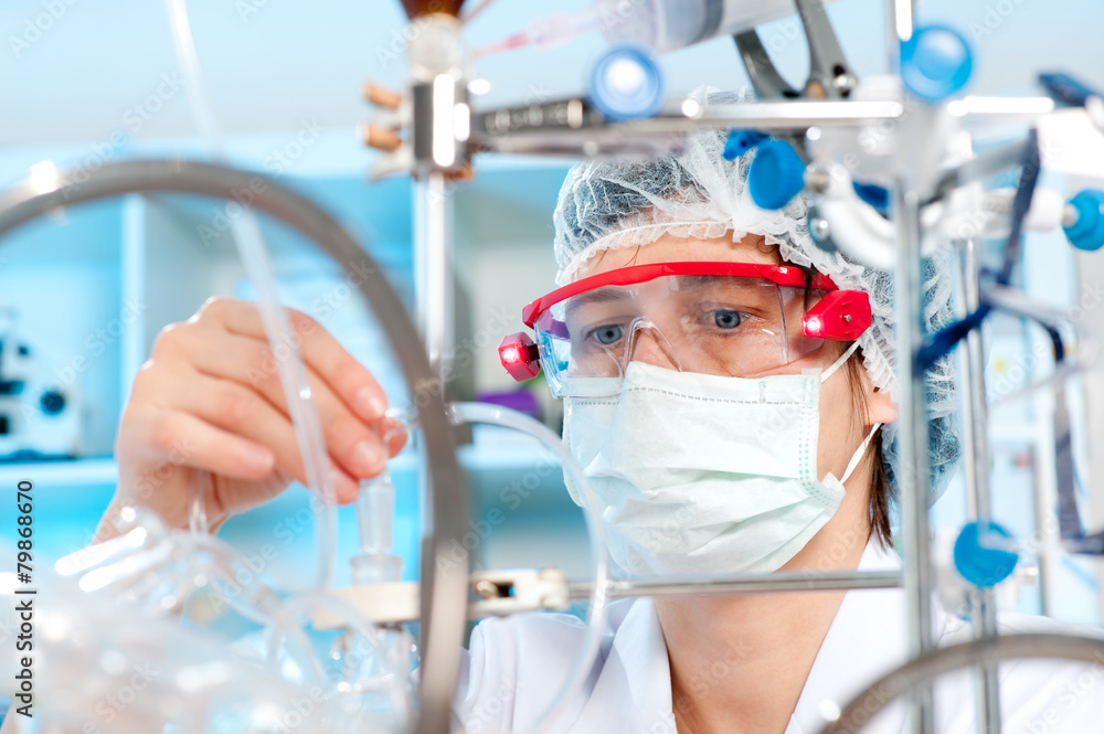 Senior tech in chemical laboratory Senior tech in chemical laboratory