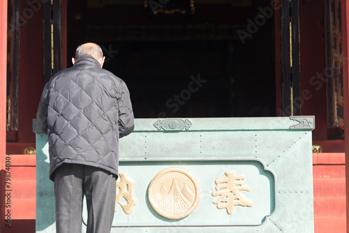 Old man  pray at sensoji temple