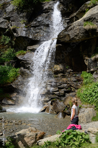 guardare la cascata photo