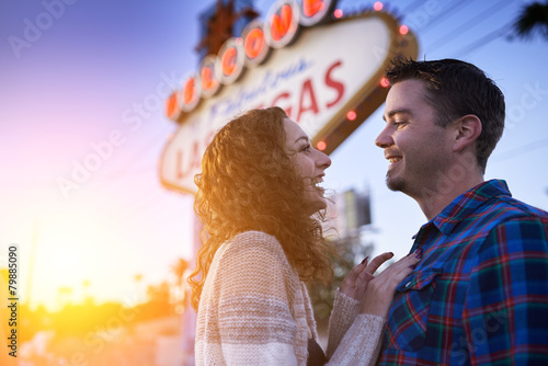 Photography romantic couple in front of welcome to las vegas sign