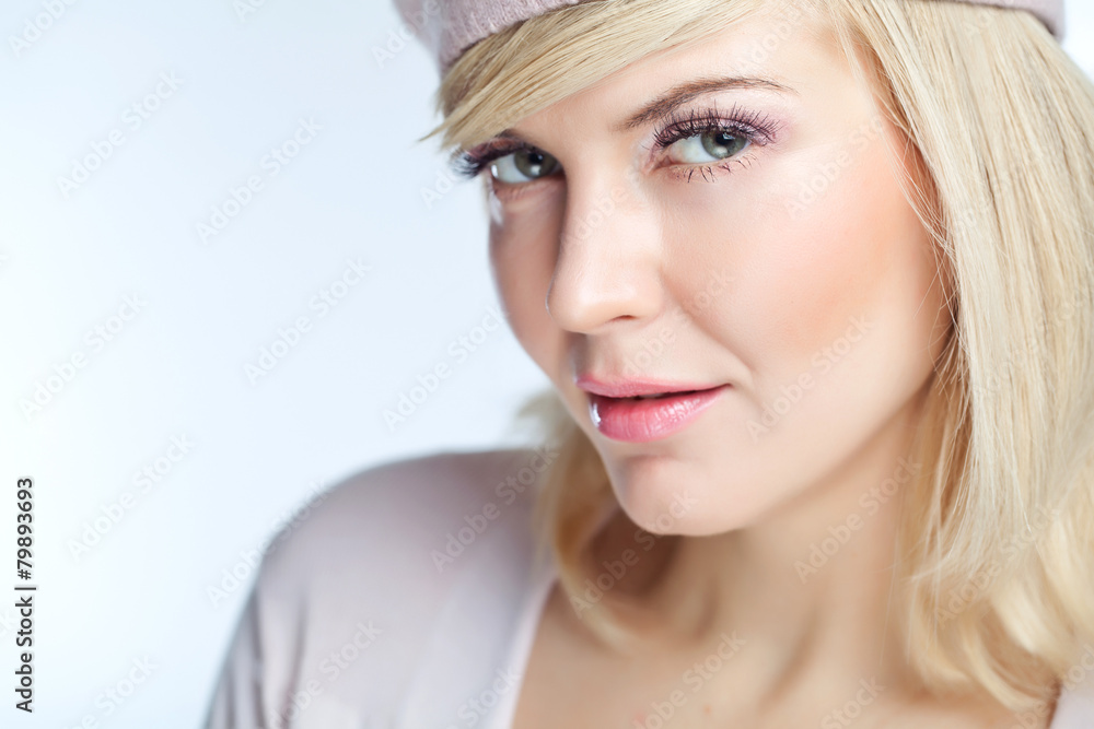Naklejka premium Portrait sexy blonde, pink backgrround