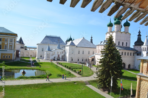 Ростов Великий, Вид со стены на церковь Иоанна Богослова