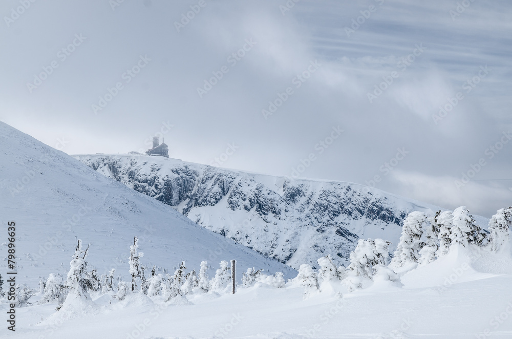 Fototapeta premium Winter scenery in polish Karkonosze mountains