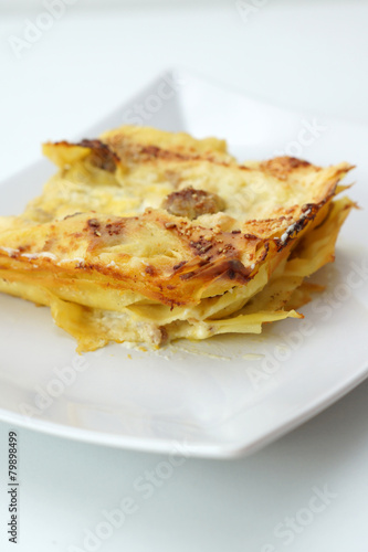 Lasagna besciamella, zucca e salsiccia