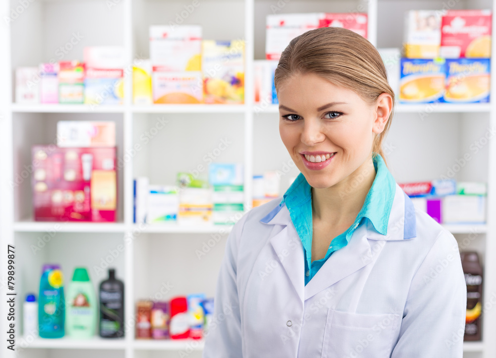Smiling medical assistant servicing customers in drugstore
