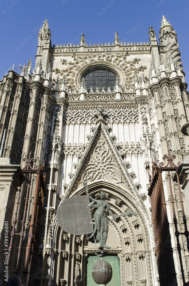 Puerta del Príncipe de la Catedral de Sevilla, España. Photos | Adobe Stock