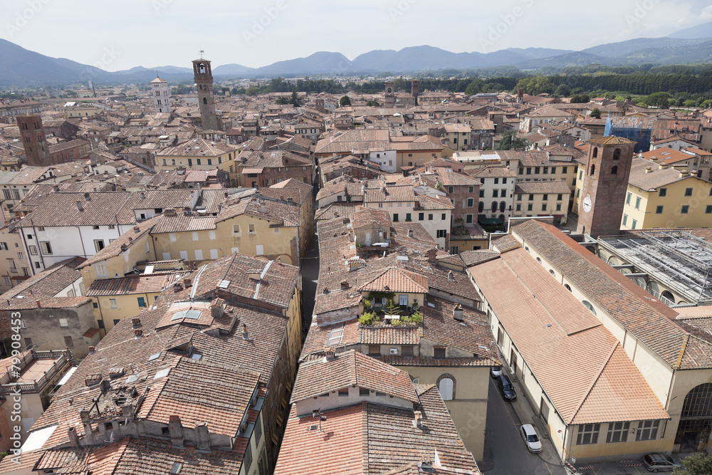 La città di Lucca ed i suoi tetti
