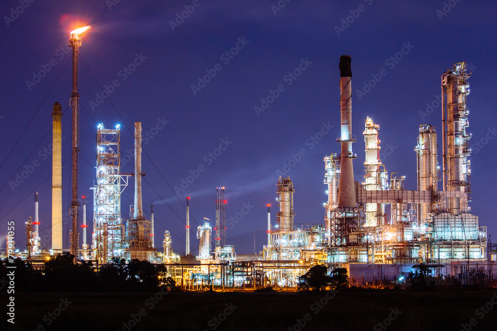 Fototapeta premium petrochemical oil refinery plant at night