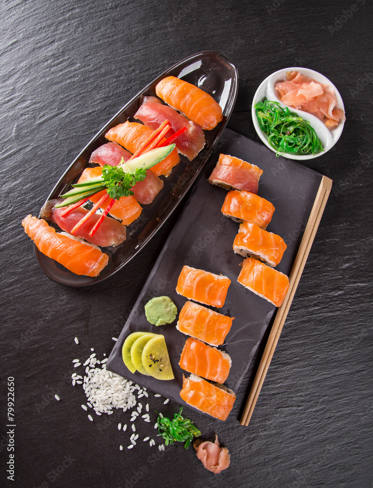 Japanese seafood sushi set - obrazy, fototapety, plakaty 