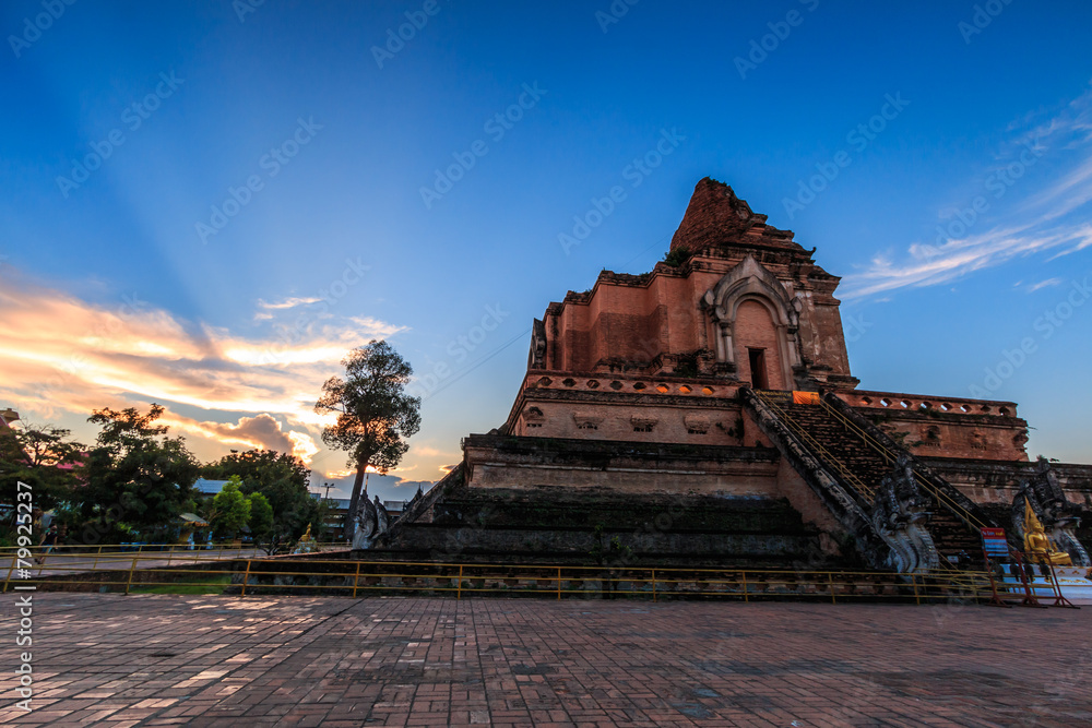 Fototapeta premium Ancient pagoda at Wat Chedi Luang in Chiangmai province,Thailand