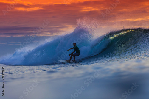 Surfer on Amazing Wave © trubavink
