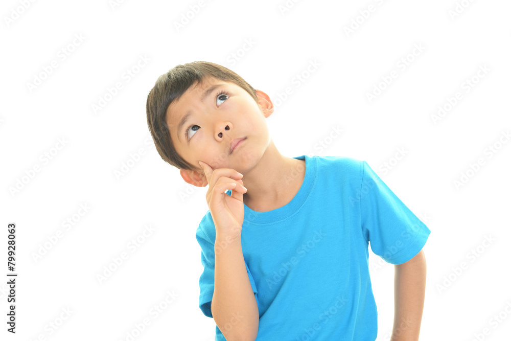 悩む男の子