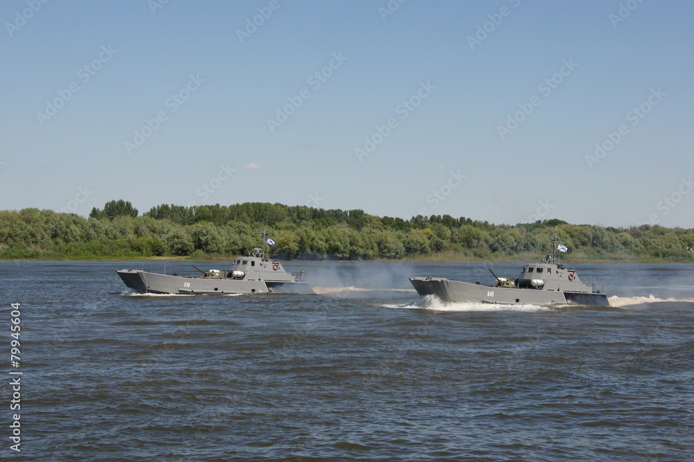 Obraz premium Парад в честь для Военно-морского флота в Астрахани