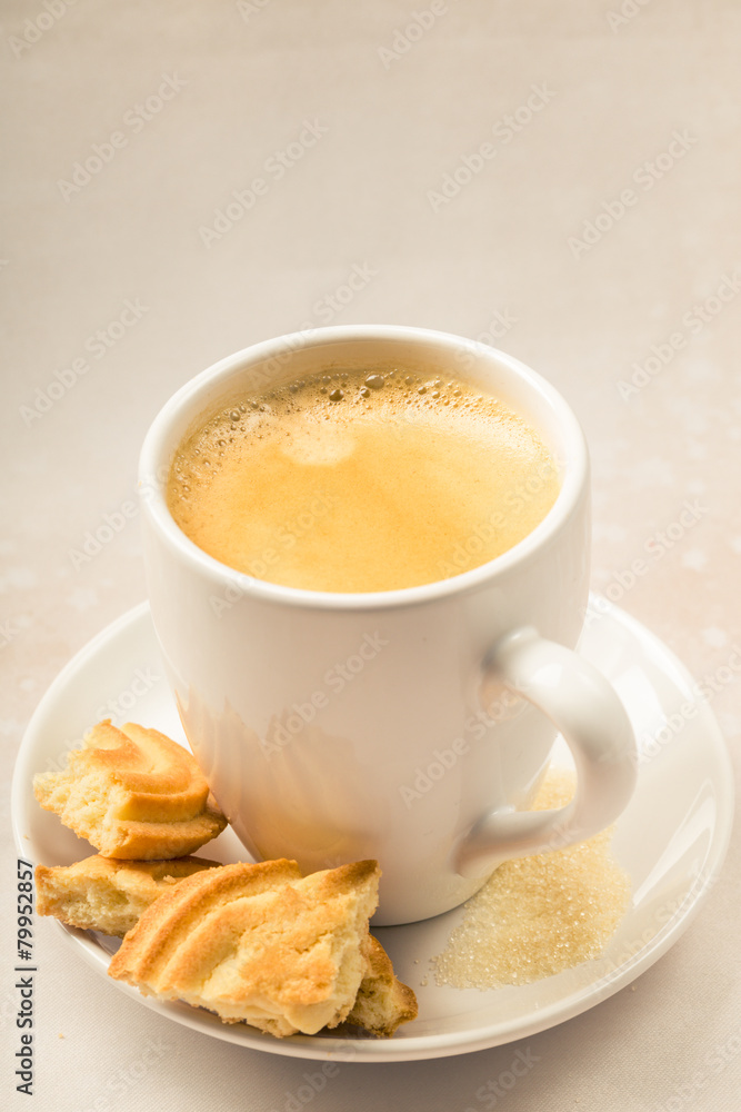 Kaffee Crema mit Gebäck Kaffee Crema mit Gebäck
