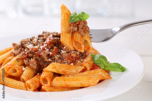 Essen Penne Rigate Bolognese oder Bolognaise Sauce Nudeln Pasta