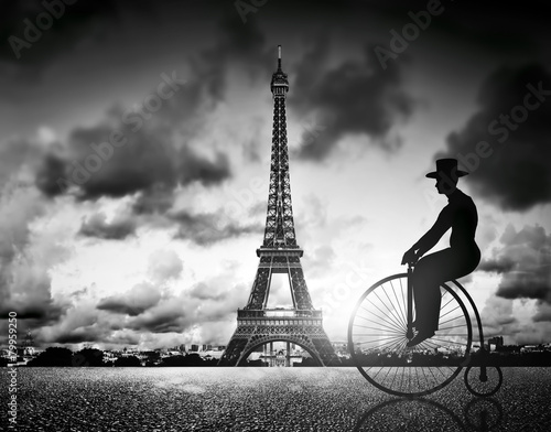 Man on retro bicycle next to Effel Tower, Paris, France. © Photocreo Bednarek