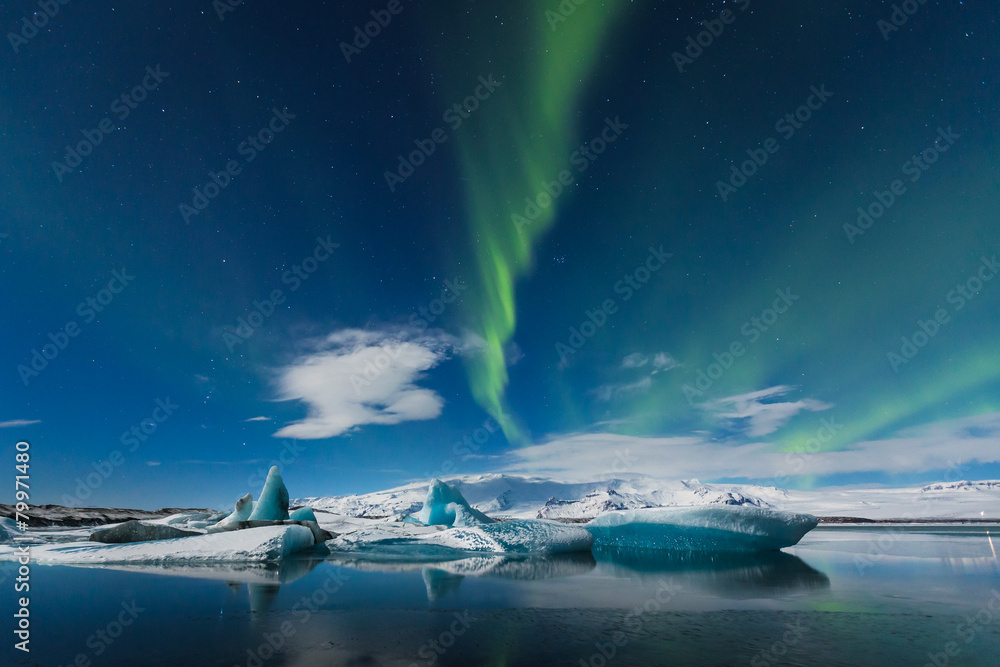 aurora borealis in jokulsarlon, iceland ice lagoon - obrazy, fototapety, plakaty 