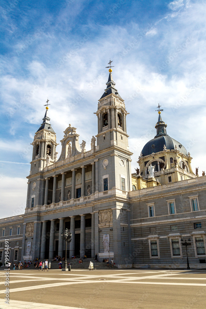 Fototapeta premium Almudena cathedral in Madrid