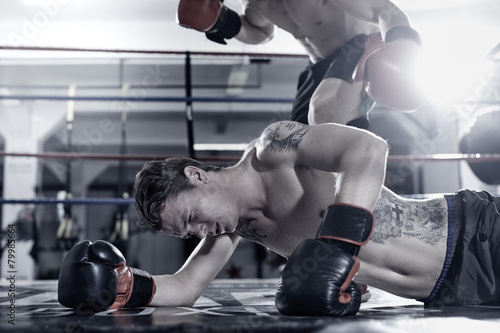 Boxer knocking out his opponent