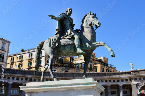 Statua Ferdinando I in Piazza del Plebiscito, Napoli