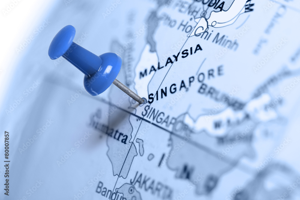 Fototapeta premium Location Singapore. Blue pin on the map.