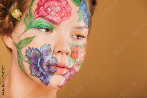 Fototapeta Naklejka Na Ścianę i Meble -  Close up portrait of woman model with hand drawing flowers on