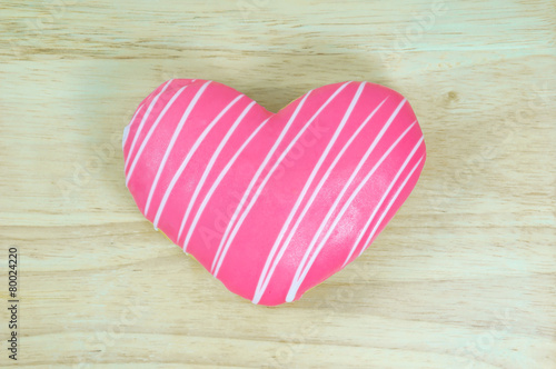 Fototapeta Naklejka Na Ścianę i Meble -  Pink heart donut