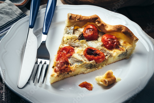 Tableau sur toile Quiche with soft cheese, artichokes and cherry tomatoes