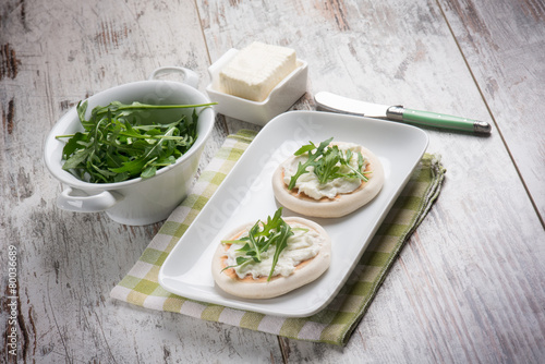 Photos tigelle with stracchino and arugula