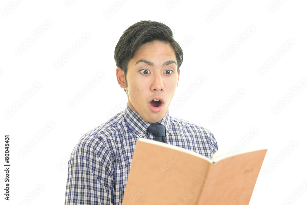 驚いた表情のビジネスマン