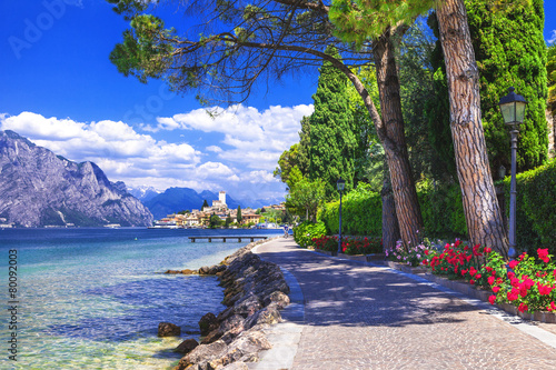 Canvas-taulu Most scenic places of northen Italy - Malcesine, beautiful lake Lago di garda