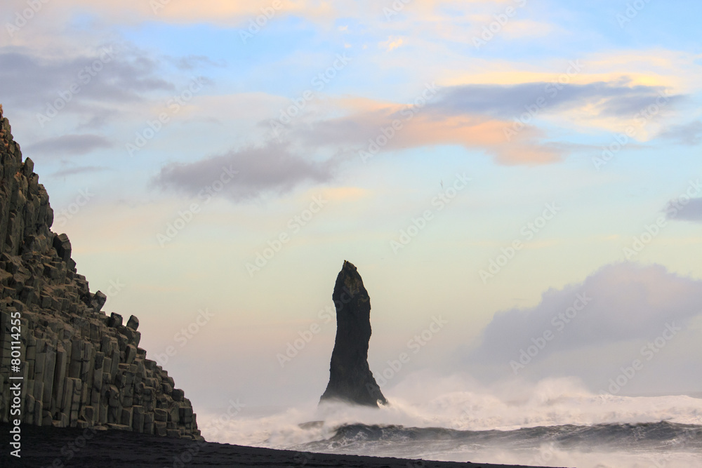 Il mare in Islanda: spiaggia nera di Vik