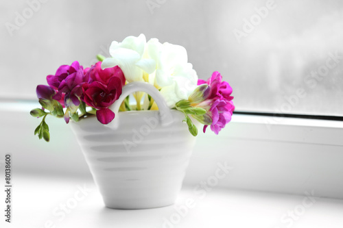Fototapeta Naklejka Na Ścianę i Meble -  Beautiful spring flowers on windowsill background