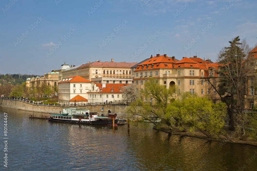 Чехия. Вид на Прагу со стороны реки Влтава