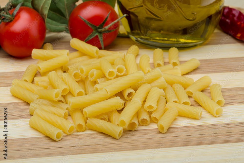 Raw rigatoni pasta