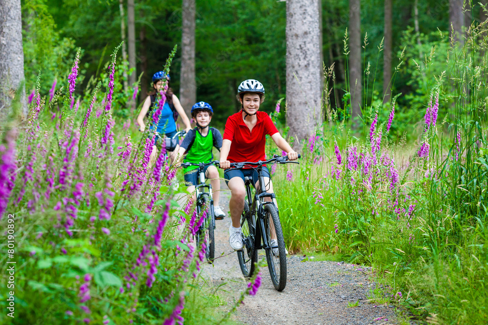 Naklejka premium Healthy lifestyle - family biking
