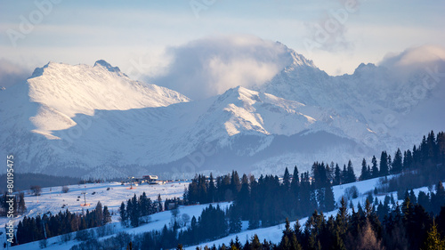 Fototapeta Naklejka Na Ścianę i Meble -  Mountains behind ski resort