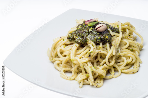 Spaghetti with pesto of pistachios