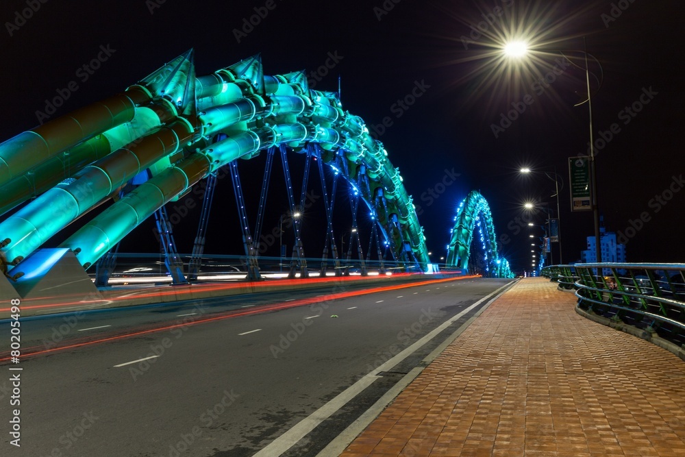 Fototapeta premium The dragon bridge in Da Nang