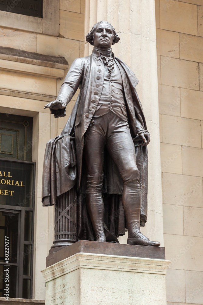 George Washington statue in wall street - Manhattan - New York George Washington statue in wall street - Manhattan - New York