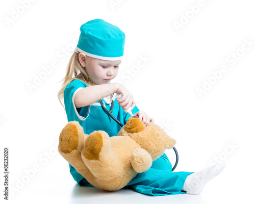 kid playing a doctor isolat...