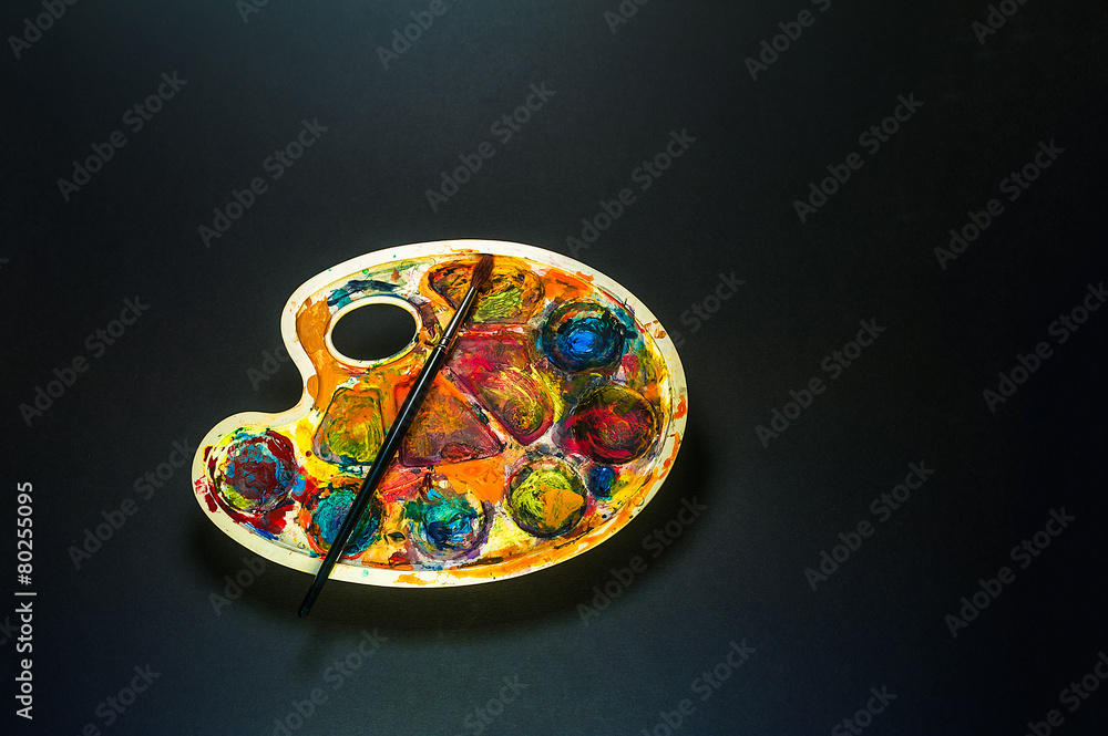 Naklejka premium art supplies palette and brush for painting