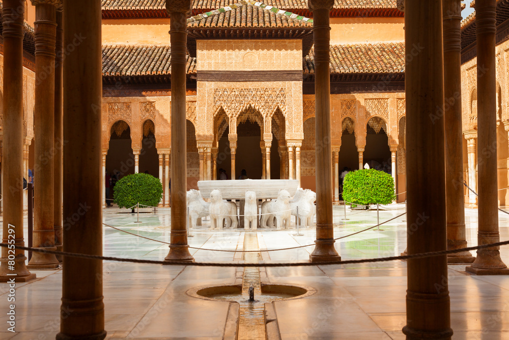 Alhambra de Granada: The Court of the Lions - obrazy, fototapety, plakaty 