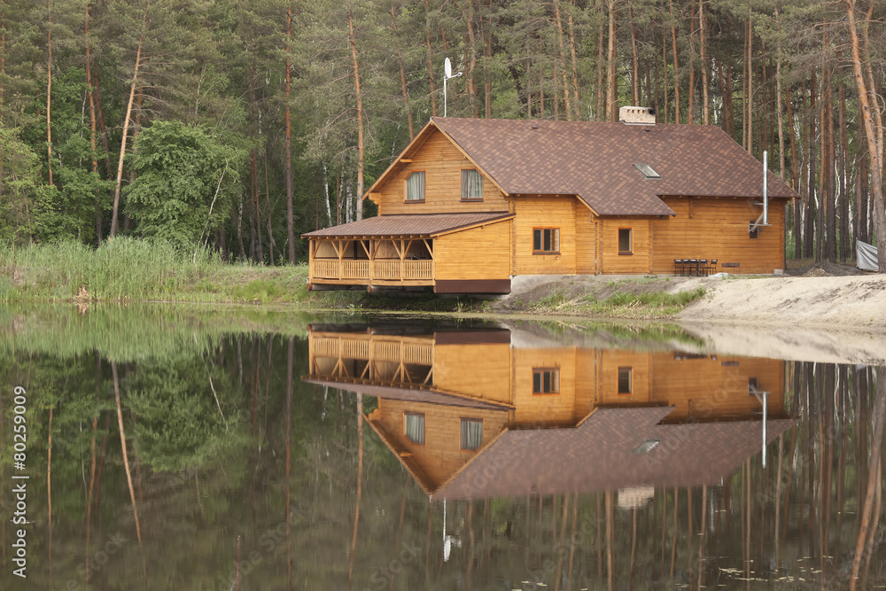 Naklejka premium Wooden house in the forest