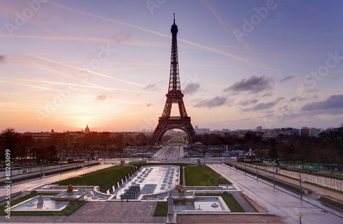 Eiffel Tower and fountain at Jardins du Trocadero at sunset, Par