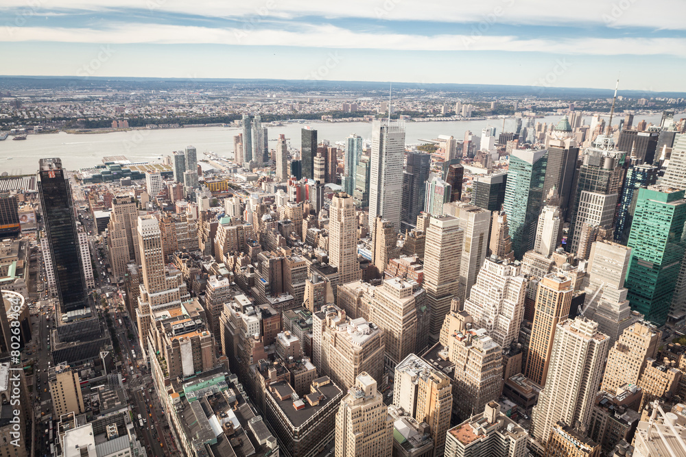 Fototapeta premium Widok z lotu ptaka na centrum Manhattanu w Nowym Jorku