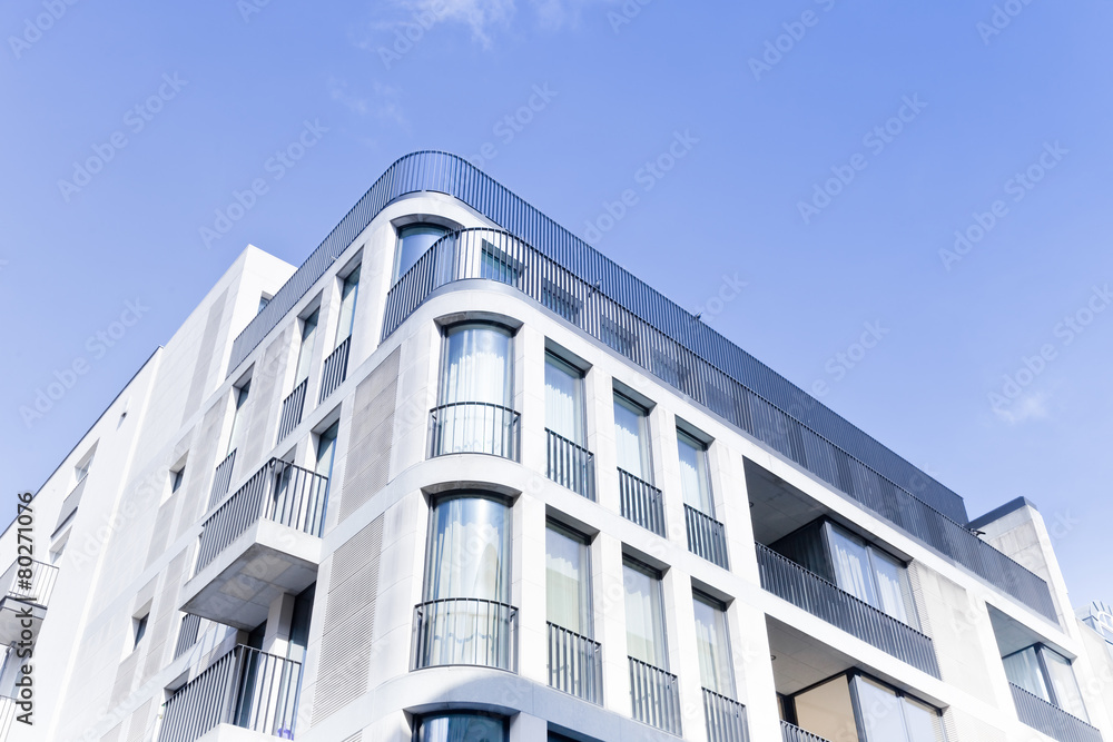 Obraz premium nowoczesny budynek - mieszkanie