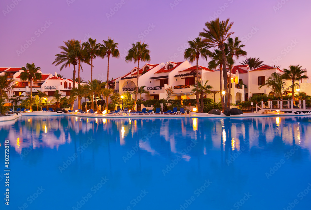 Fototapeta premium Swimming pool at sunset